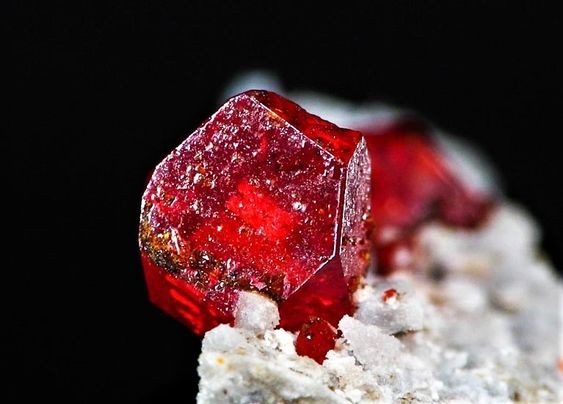 Giá đá Ruby thô