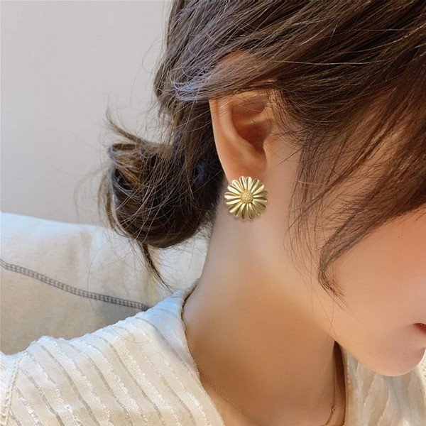 Bông tai hoa cúc mạ vàng 