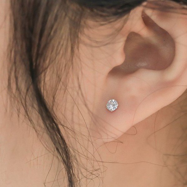 Bông tai hợp với đầm trễ vai