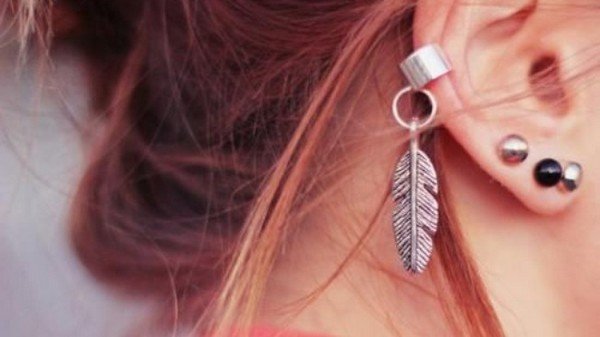 Đeo bông tai 1 bên