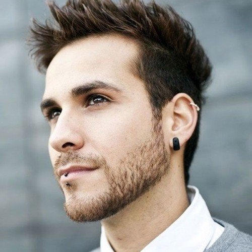 Đeo khuyên tai nam