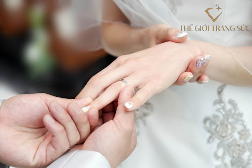 deo-nhan-cuoi-tay-nao_5 deo-nhan-cuoi-tay-nao