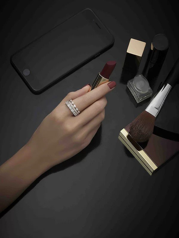 Đeo nhẫn ngón trỏ