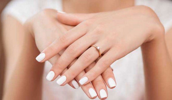 Đeo nhẫn ngón trỏ