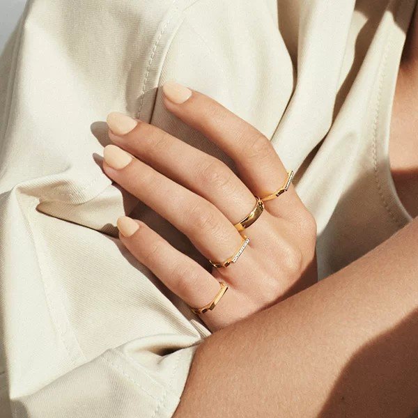 Đeo nhẫn ngón trỏ