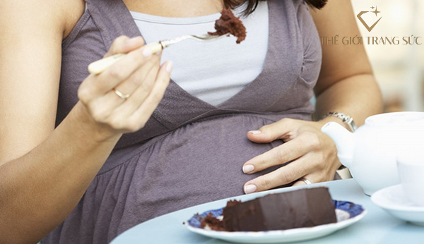 dung-nhan-cuoi-doan-con-trai-hay-gai