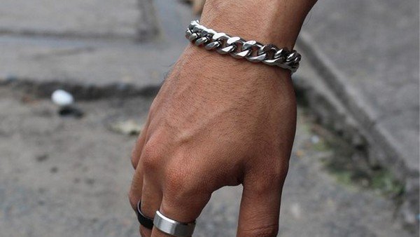 Chọn lắc theo chất liệu, kiểu dáng