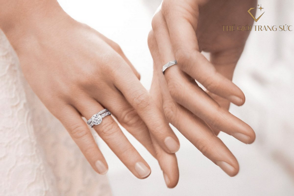 nhan-cau-hon-deo-ngon-nao