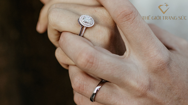 nhan-cau-hon-deo-ngon-nao