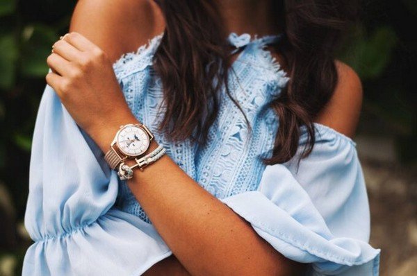 Lắc tay dây đỏ bản to